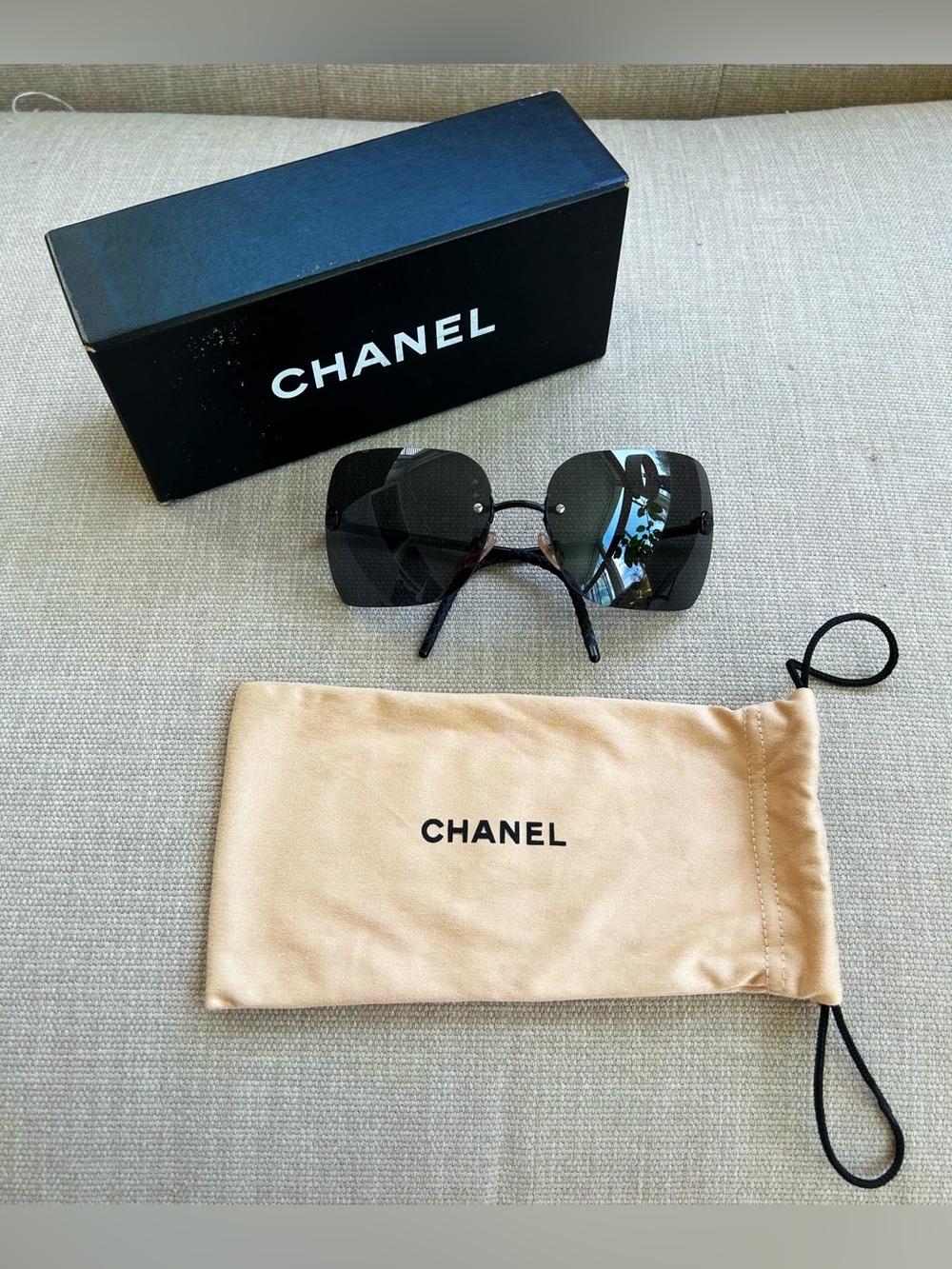 Authentic 90’s VINTAGE CHANEL Rimless Square Sunglasses in Black Gradient - Picture 4 of 15